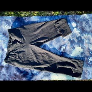 Nike Dri-Fit Crop Workout Legging.